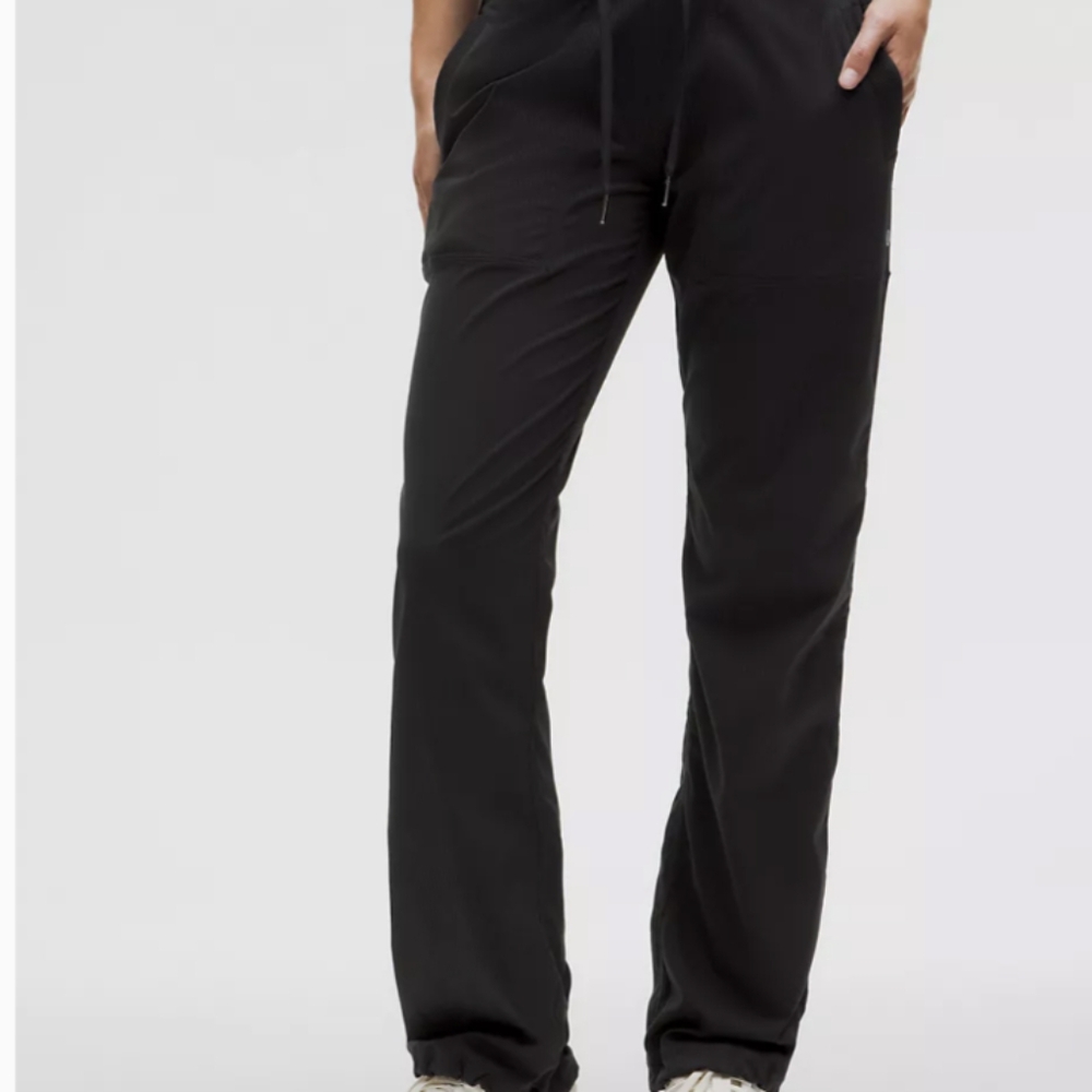 lululemon Black Mid-Rise Jogger Pants